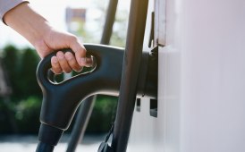 Auto elettrica, in Italia consumatori ancora confusi